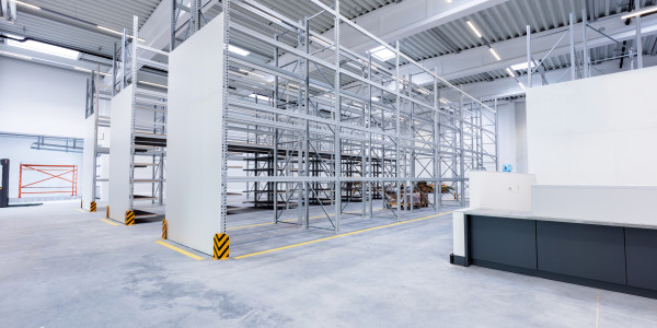 Reformas Integrales de Naves Industriales en Alcobendas · Diseño e Instalación de Áreas de Producción, Almacén y Oficinas