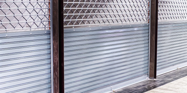 Reformas Integrales de Tiendas y Locales  Comerciales en Alcobendas · Instalación de  Ventanas y Persianas Comerciales